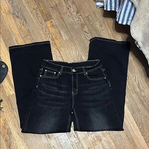 Low rise women’s jeans in black-never worn